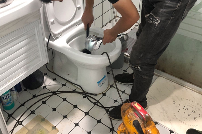 资溪马桶堵塞自己疏通还是找师傅？专业上门服务让你省时更省心